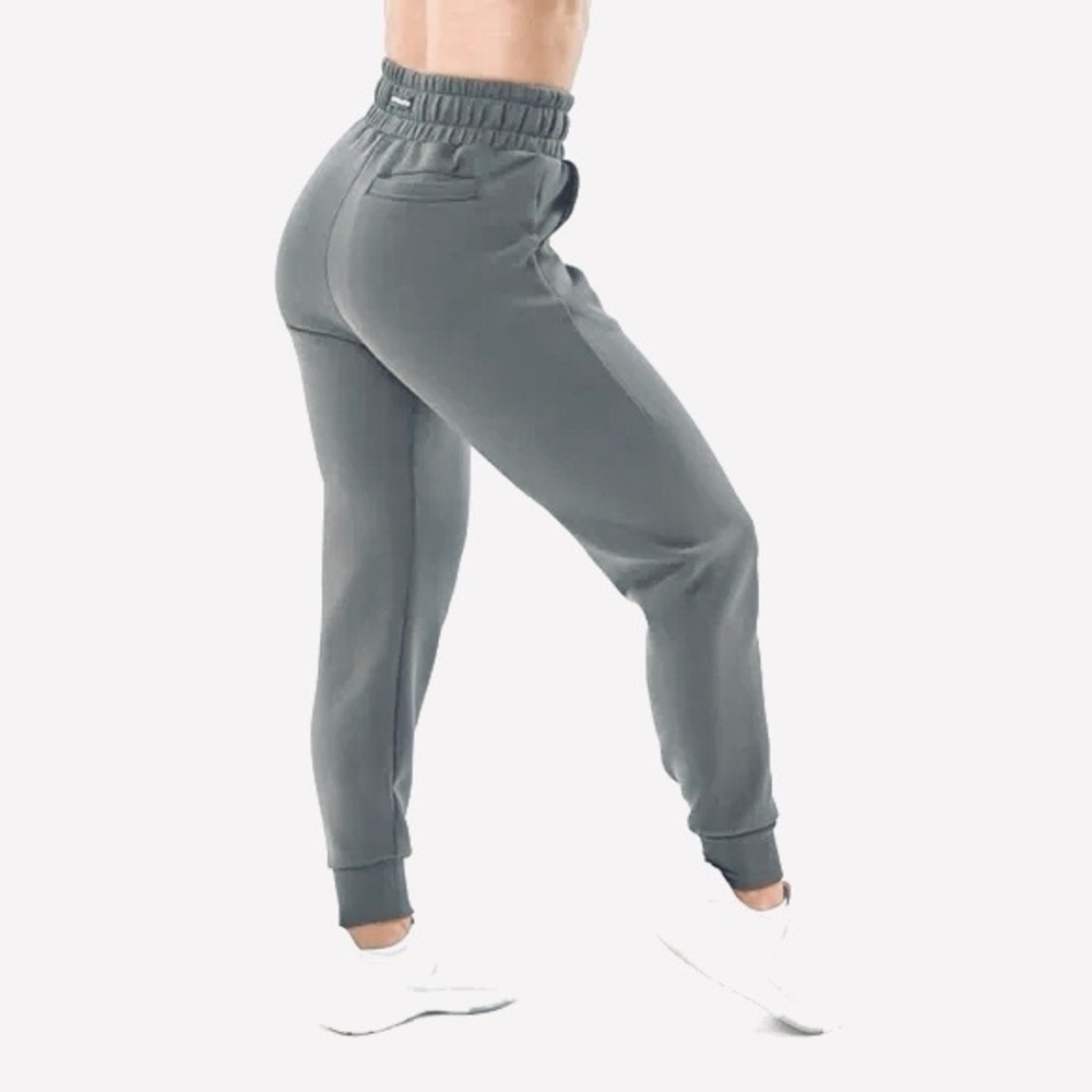 Alphalete ELMTS Relaxed Cuffed Jogger Soft Scuba Sweatpants in Gray, Size Small